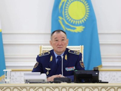 Qazaxıstanın müdafiə naziri Bakıya gəldi