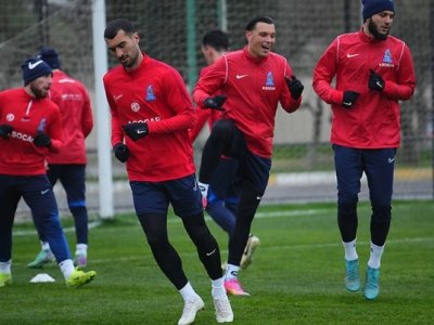 Millimizin İslandiya və Fransa ilə oyunlar üçün heyəti açıqlandı