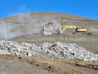 Laçının bu kəndində söküntü işləri başladı - FOTO