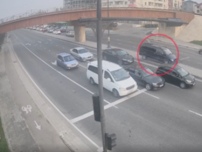 Bakıda yol qəzası - Piyada son anda xilas oldu - VİDEO