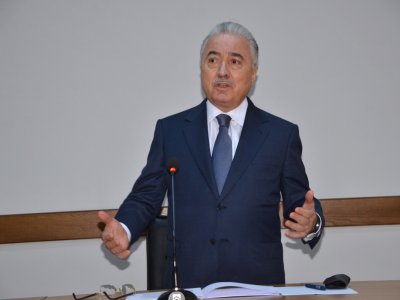 Zeynal Nağdəliyev icra başçısını kollektivə təqdim etdi