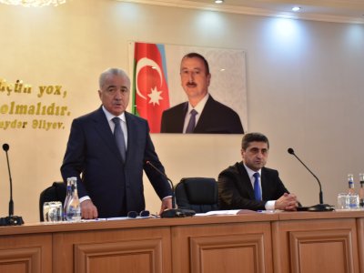 Prezidentinin köməkçisi icra başçısını kollektivə təqdim etdi