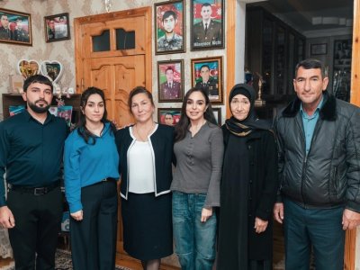 Leyla Əliyeva şəhid ailəsini ziyarət etdi - Sosial müəssisələrlə tanış oldu