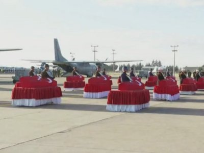 Təyyarə qəzasında həlak olan hərbçilərlə vida mərasimi keçirilir