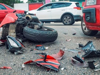 Maşın mopedlə toqquşdu, xəsarət alanlar var