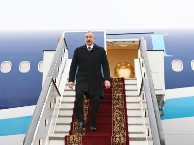 İlham Əliyev Mirziyoyevin dəvəti ilə Özbəkistana getdi