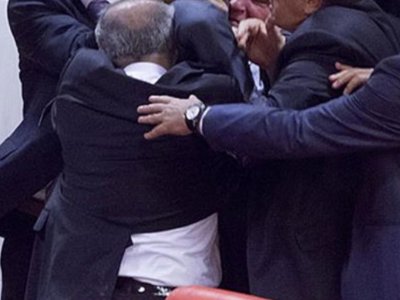 İcra Hakimiyyətində dava: Vəzifəli şəxs başçının müavininə hücum etdi 