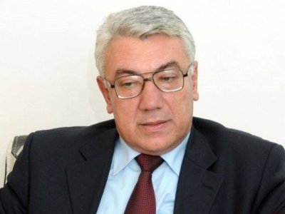 Eldar Namazov Prezident Aparatından qovulan bu tərçüməçidən bəhs edib - FOTOLAR