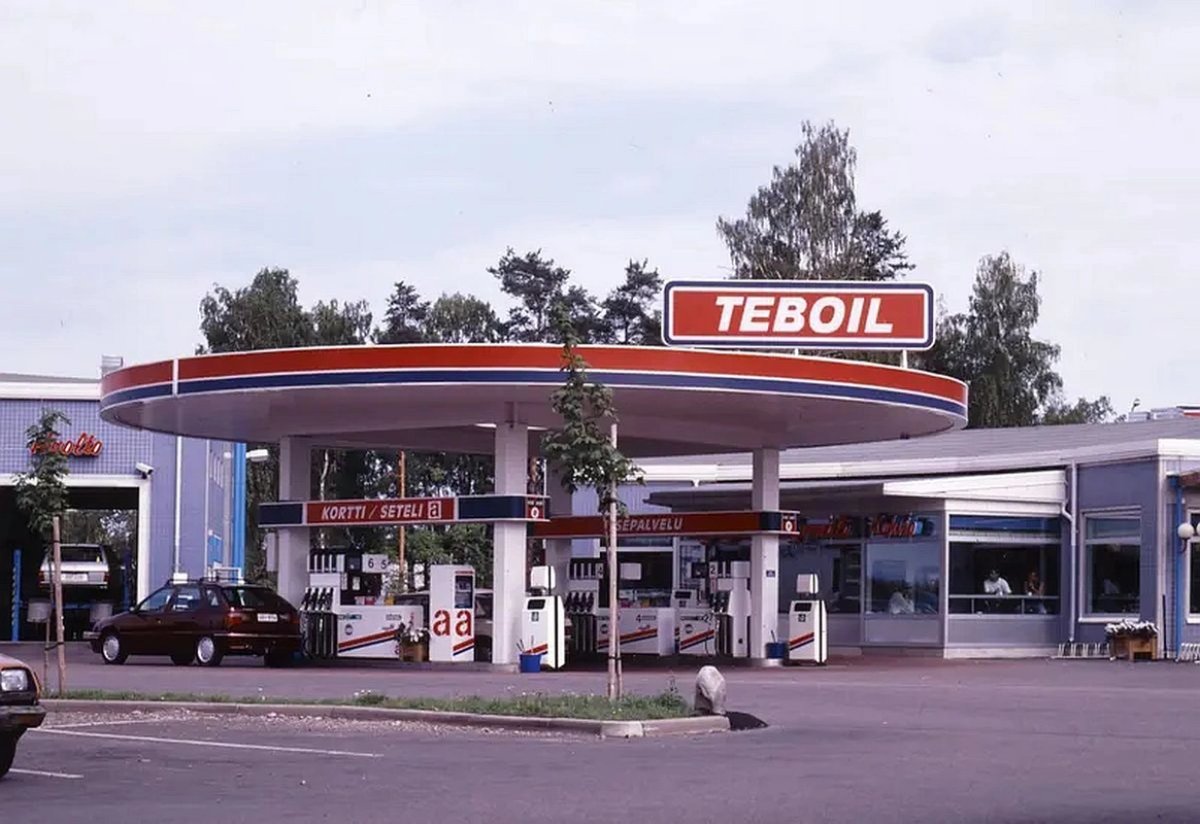 “Lukoil” daha bir ölkəni tərk edir