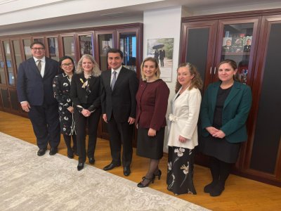 Hikmət Hacıyev ABŞ rəsmisi ilə Ermənistanla münasibətləri müzakirə etdi