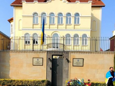 Ukrayna səfirliyində matəm kitabı açıldı