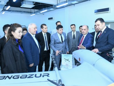 Özbəkistanlı qonaqlar BMU-nun texnoloji imkanları ilə tanış olublar - FOTOLAR