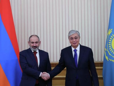 Paşinyan Tokayevin sarayındadır 