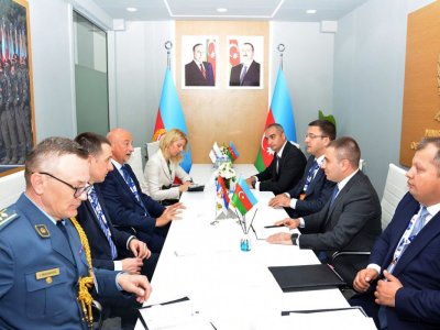 Müdafiə nazirinin müavinləri "Dubay Aviaşou - 2025" sərgisində - FOTO