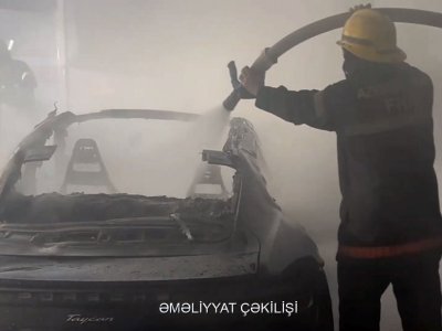 Bakıda bahalı maşın yandı - GÖRÜNTÜLƏR