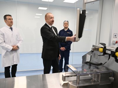 İlham Əliyev dərman istehsalı müəssisəsinin açılışında - FOTO