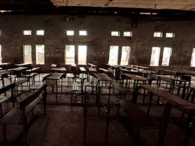 Silahlar 300-dən çox məktəblini oğurladı