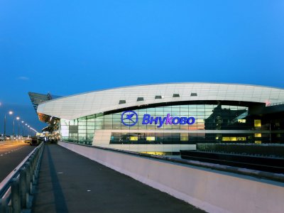 Moskvanın Vnukovo hava limanı bütün uçuşları dayandırdı