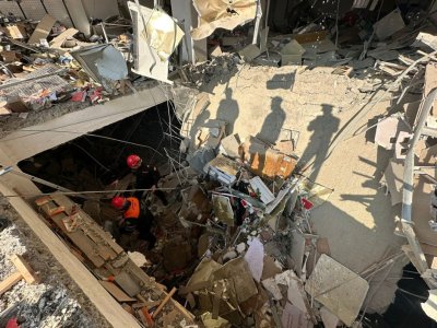 “Yeni salınan yola görə binaya yeraltı qaz sızıb” - Plaza sahibi 