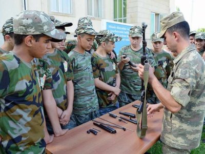 Azərbaycanda gənclərin orduya marağı artıb