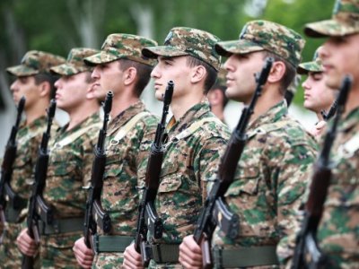 Ermənistan ordusu müqaviləli hərbçilərə üstünlük verəcək