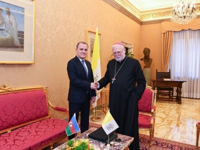 Ceyhun Bayramov Vatikanın arxiyepiskopu ilə görüşdü