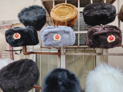 Sovet emblemi olan papaq taxanlar da tutulacaq?