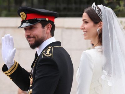 Kral ölkəni tərk etdi - şahzadə hakimiyyəti ələ aldı