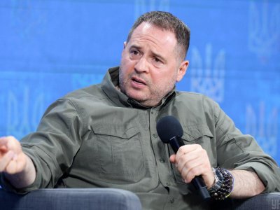 Zelenskinin istefa verən “sağ əli” cəbhəyə GETDİ