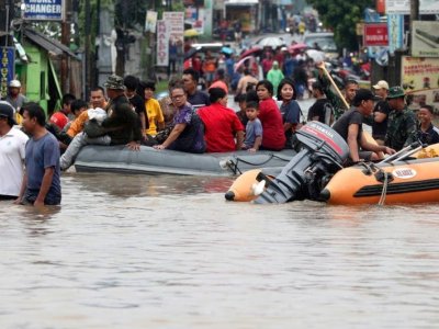 İndoneziyada daşqınlar - Ölənlərin sayı 435 nəfərə çatdı