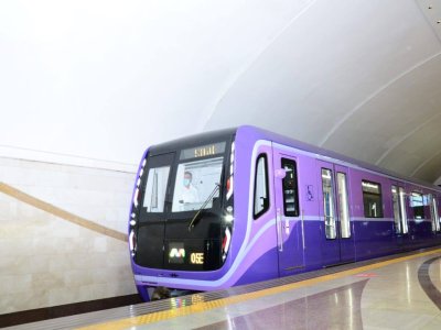 Metroda qatarların intervalında gecikmə var - Bir stansiya bağlandı