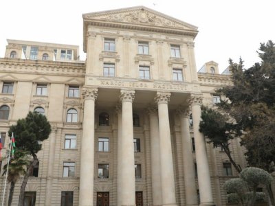 XİN Rumıniyanı Milli Günü münasibətilə təbrik etdi