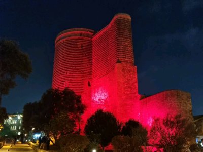Qız Qalasındakı qırmızı işığın səbəbi açıqlandı - FOTO