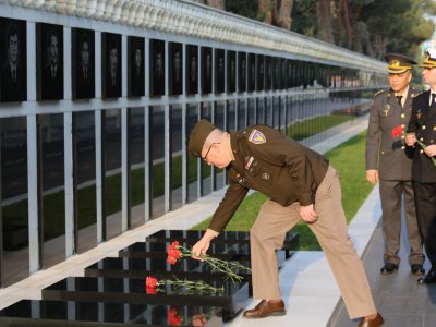 Amerikalı general Bakıya gəldi - FOTO
