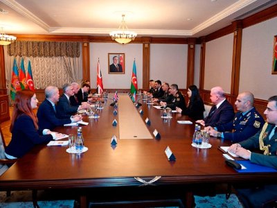 Britaniya ilə hərbi əməkdaşlıq müzakirə edildi - FOTOLAR