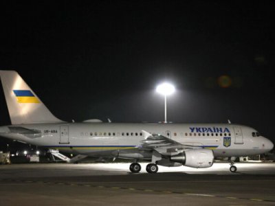 Naməlum dronlar Zelenskinin təyyarəsini təqib edibmiş 