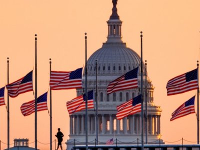 ABŞ-da bayraqlar yarıya qədər endirildi