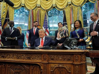 Tramp daha iki ölkəni barışdırdı