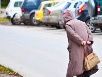 Gəncədə yaşlı qadını avtobus vurdu