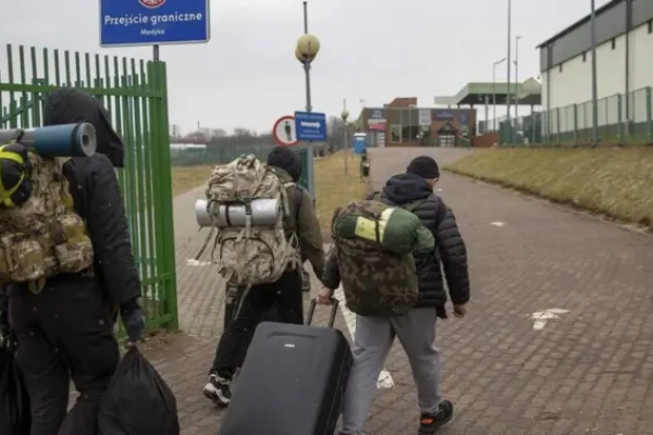 Ukraynlar ölkədən qaçır 