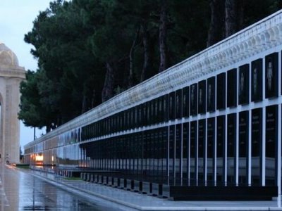 Əraqçi Şəhidlər xiyabanını ziyarət edib