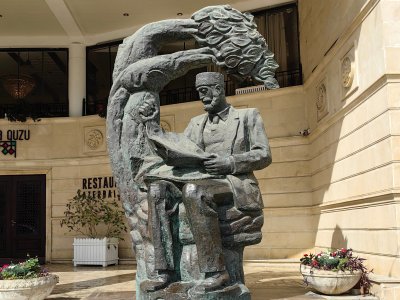 Zərdabinin heykəlinin yerinin dəyişdirilsin! - ANAR