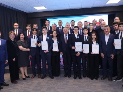 Doqquz ölkənin elm adamları BAKIDA