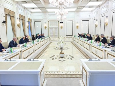 Sahibə Qafarova İranın naziri ilə görüşdü