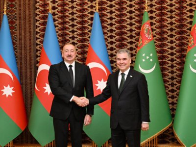 İlham Əliyev Qurbanqulu Berdiməhəmmədova zəng etdi