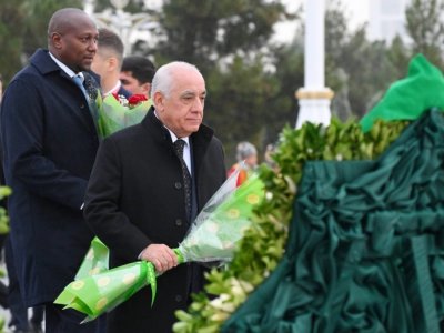 Əli Əsədov Neytrallıq Abidəsini ziyarət etdi