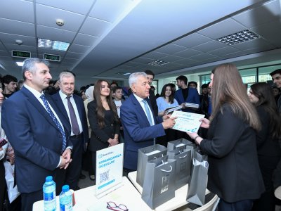 Rektor BMU-da karyera sərgisi ilə tanış oldu