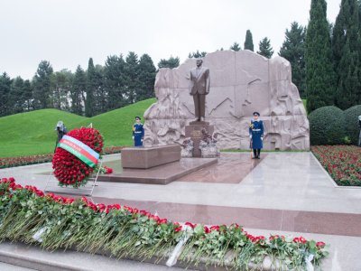 Dövlət Agentliyinin kollektivi Fəxri Xiyabanda