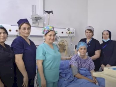Həkim ürəyi dayanan qadını 45 dəqiqə sonra həyata qaytardı - VİDEO