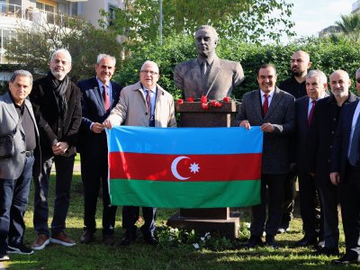 İzmirdə Heydər Əliyevin xatirəsi anıldı - FOTO